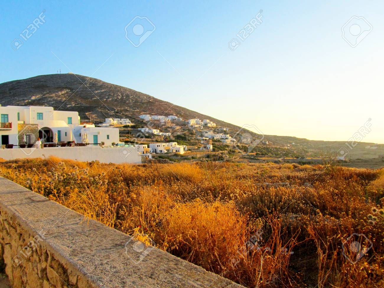 ギリシャ キクラデス諸島の田舎の伝統的な白のギリシャ語の家 の写真素材 画像素材 Image ギリシャ キクラデス諸島の田舎の伝統的な白のギリシャ語の家 の写真素材 画像素材 Image