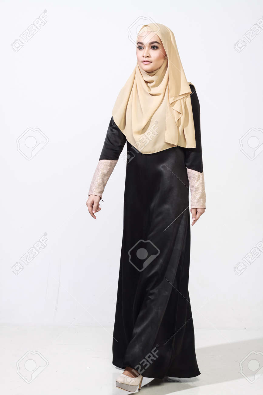 Beautiful Muslimah Woman Wearing Full Attire To Cover Her Body Beautiful Muslimah Woman Wearing Full Attire To Cover Her Body