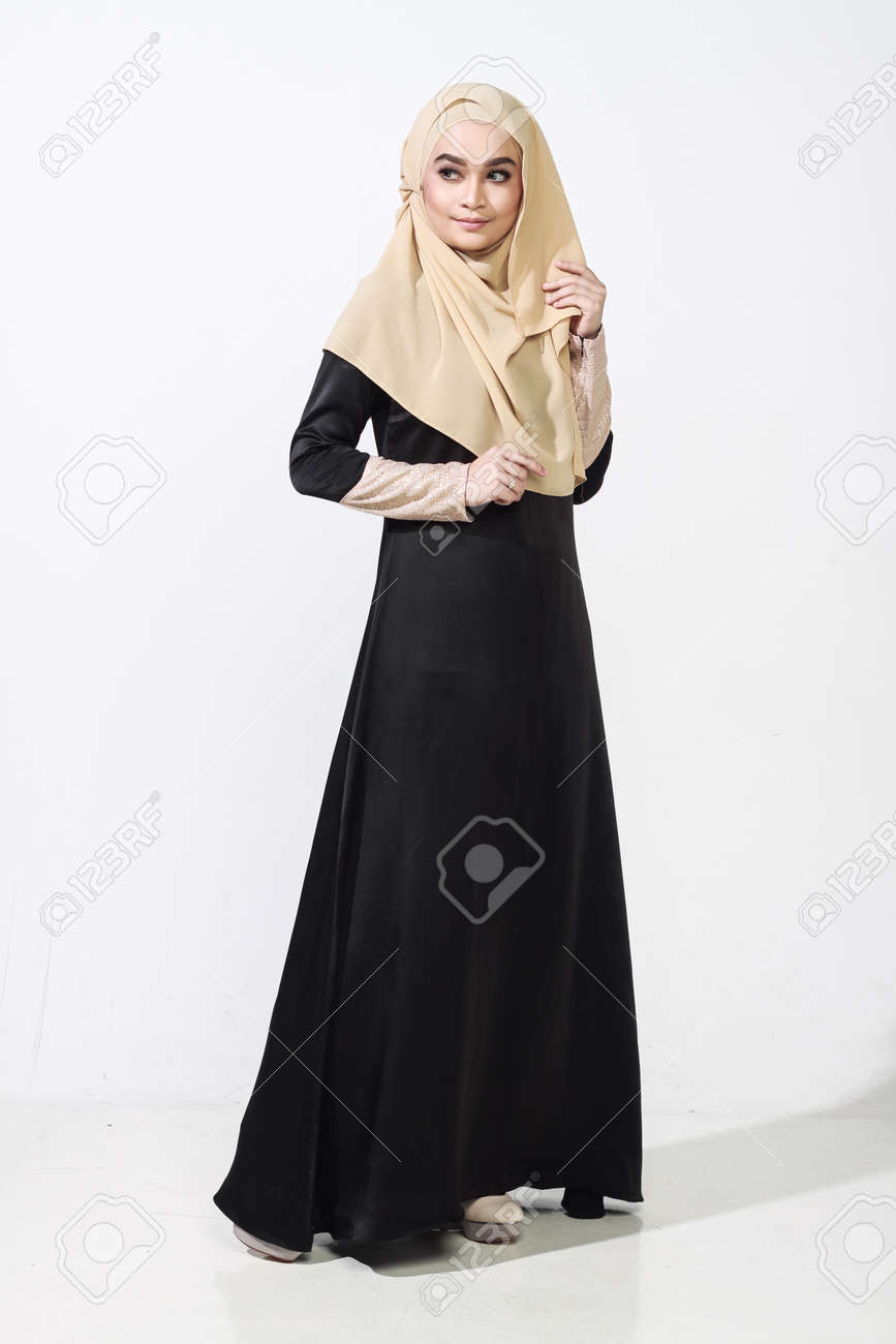 Beautiful Muslimah Woman Wearing Full Attire To Cover Her Body Beautiful Muslimah Woman Wearing Full Attire To Cover Her Body