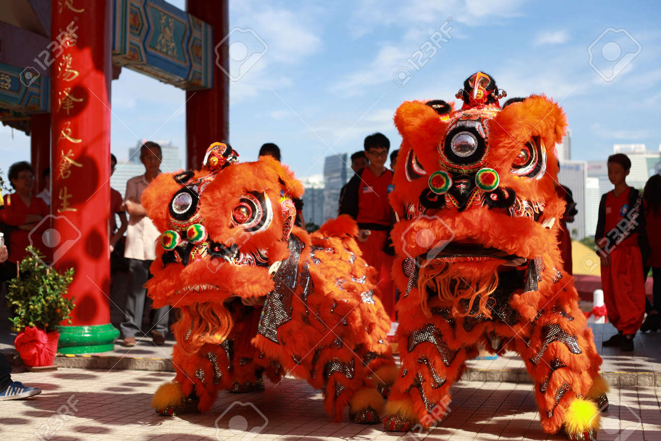 クアラルンプール マレーシア 17 年 1 月 28 日 地元の中国人は 中国の旧正月のお祝い 17 に Thean 法皇寺獅子舞を実行します の写真素材 画像素材 Image クアラルンプール マレーシア 17 年 1 月 28 日 地元の中国人は 中国の旧正月のお祝い 17 に Thean 法皇寺獅子舞を実行します の写真素材 画像素材 Image