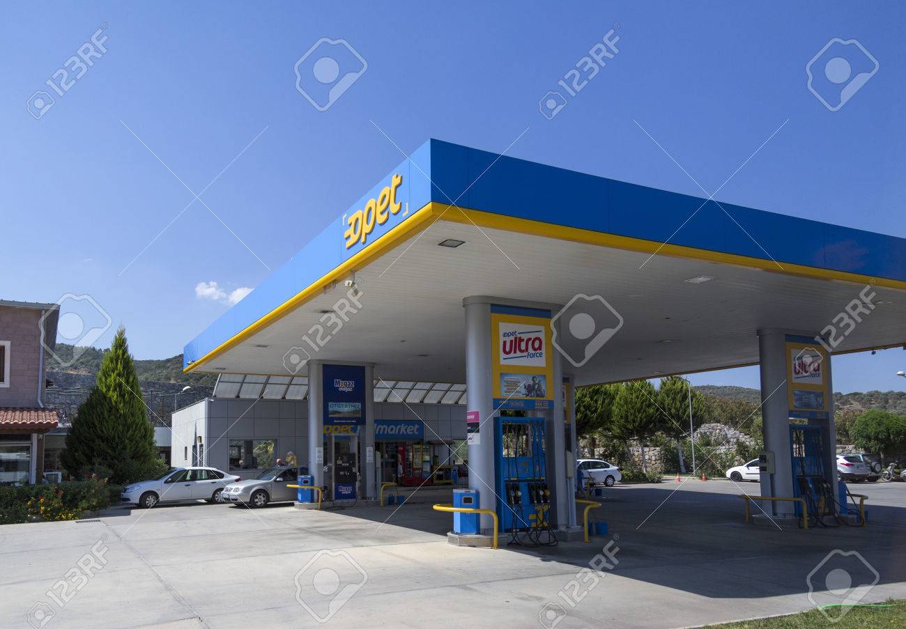 Milas Turkei Circa 2016 Turkisch Tankstelle Opet Lizenzfreie Fotos Bilder Und Stock Fotografie Image 74663462