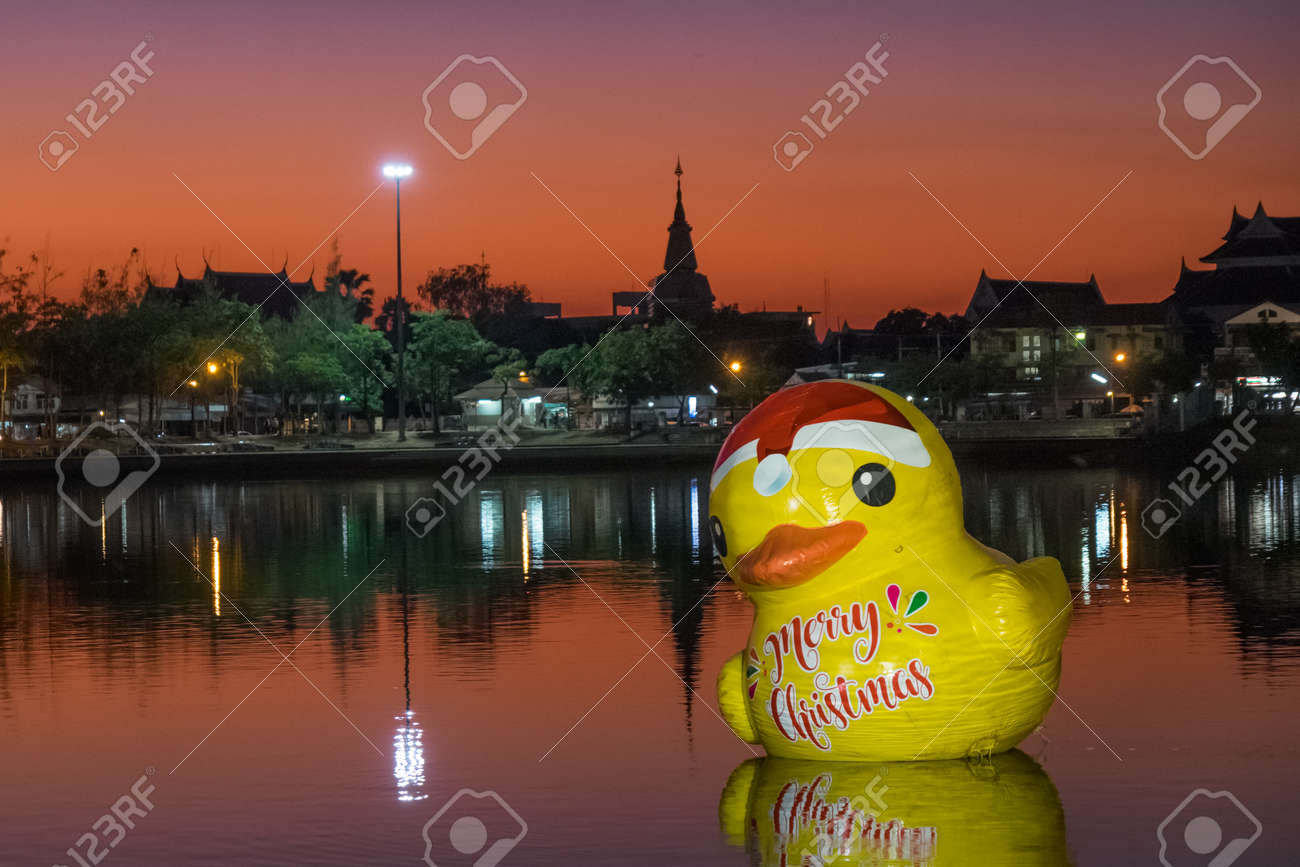 giant floating rubber duck
