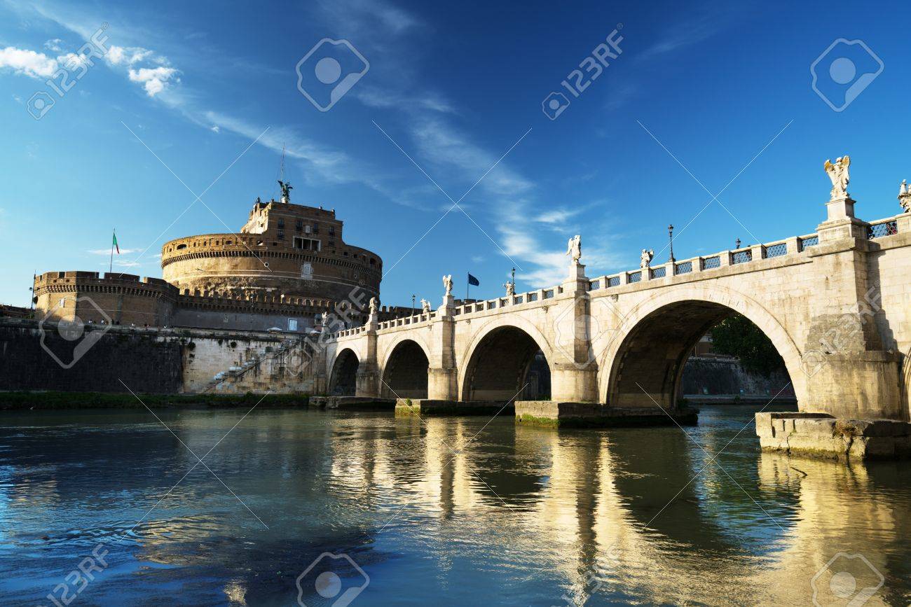 聖天使城と橋とテヴェレ川 ローマ イタリア の写真素材 画像素材 Image 聖天使城と橋とテヴェレ川 ローマ イタリア の写真素材 画像素材 Image