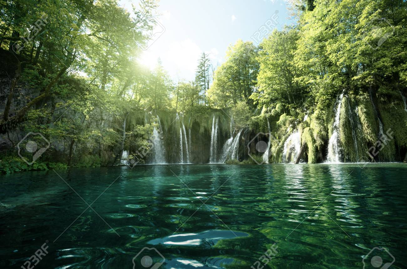 フォレスト プリトビチェ湖群 クロアチアの滝 の写真素材 画像素材 Image フォレスト プリトビチェ湖群 クロアチアの滝 の写真素材 画像素材 Image