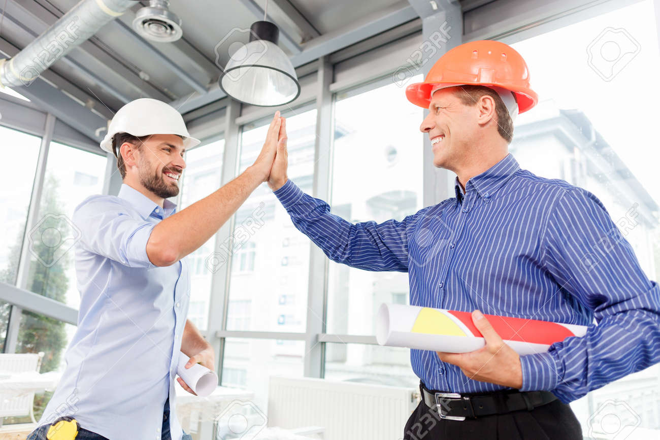 архитектор строитель. инженерия девушка. They are engineers. инженер по технике безопасности. инженер охраны труда.