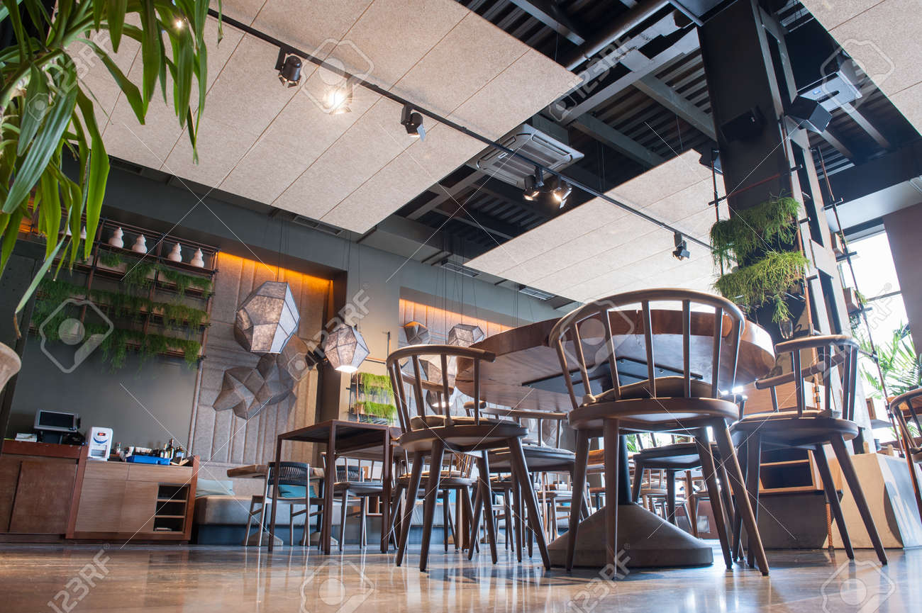 Niedriger Winkel Der Eleganten Restaurant Mit Modernem Design ... Niedriger Winkel Der Eleganten Restaurant Mit Modernem Design ...