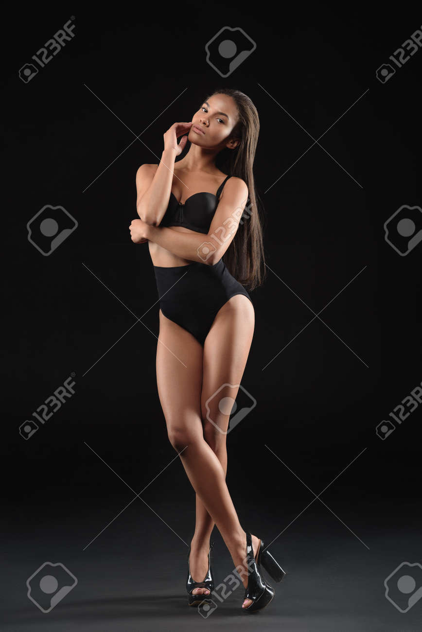 Ajuste Joven Mulata En Lencería Fotos, Retratos, Imágenes Y De De Derecho. Image 71097817.