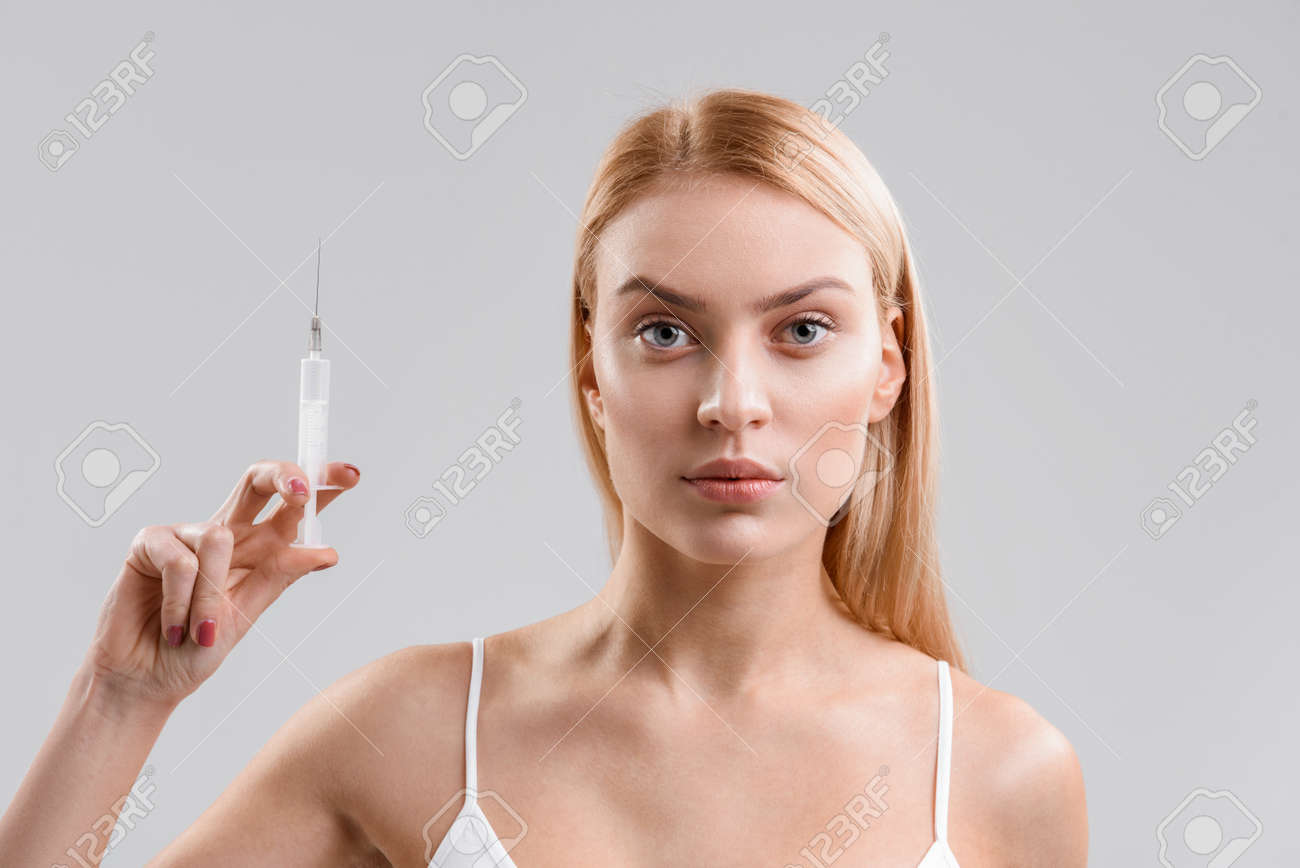 自信を持って女性を好むコラーゲン注射 の写真素材 画像素材 Image