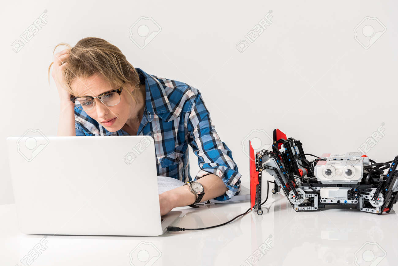 欲求不満を表現するプロの疲れた女の子 の写真素材 画像素材 Image