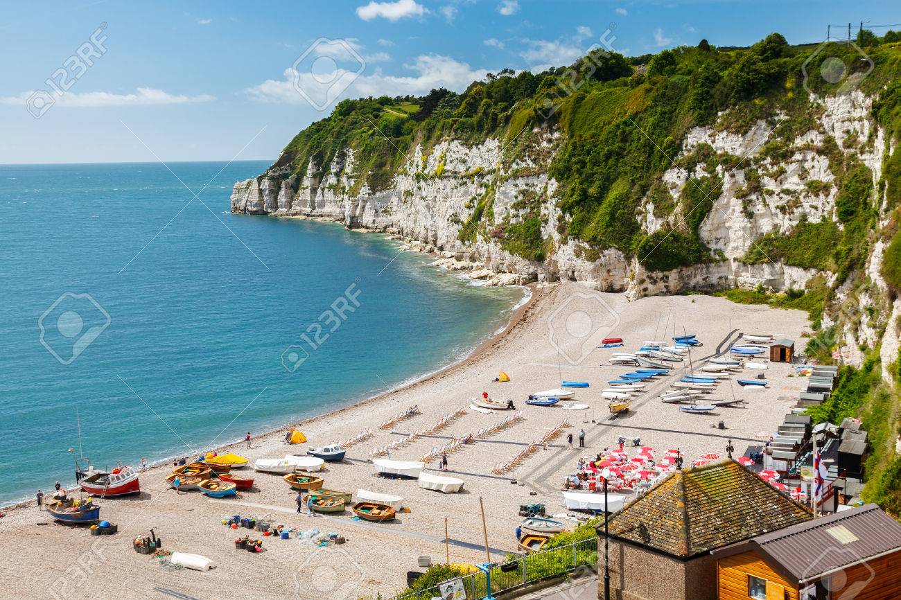 ビーチとライム湾デヴォン イングランド イギリス ヨーロッパのビールで崖を見下ろす の写真素材 画像素材 Image