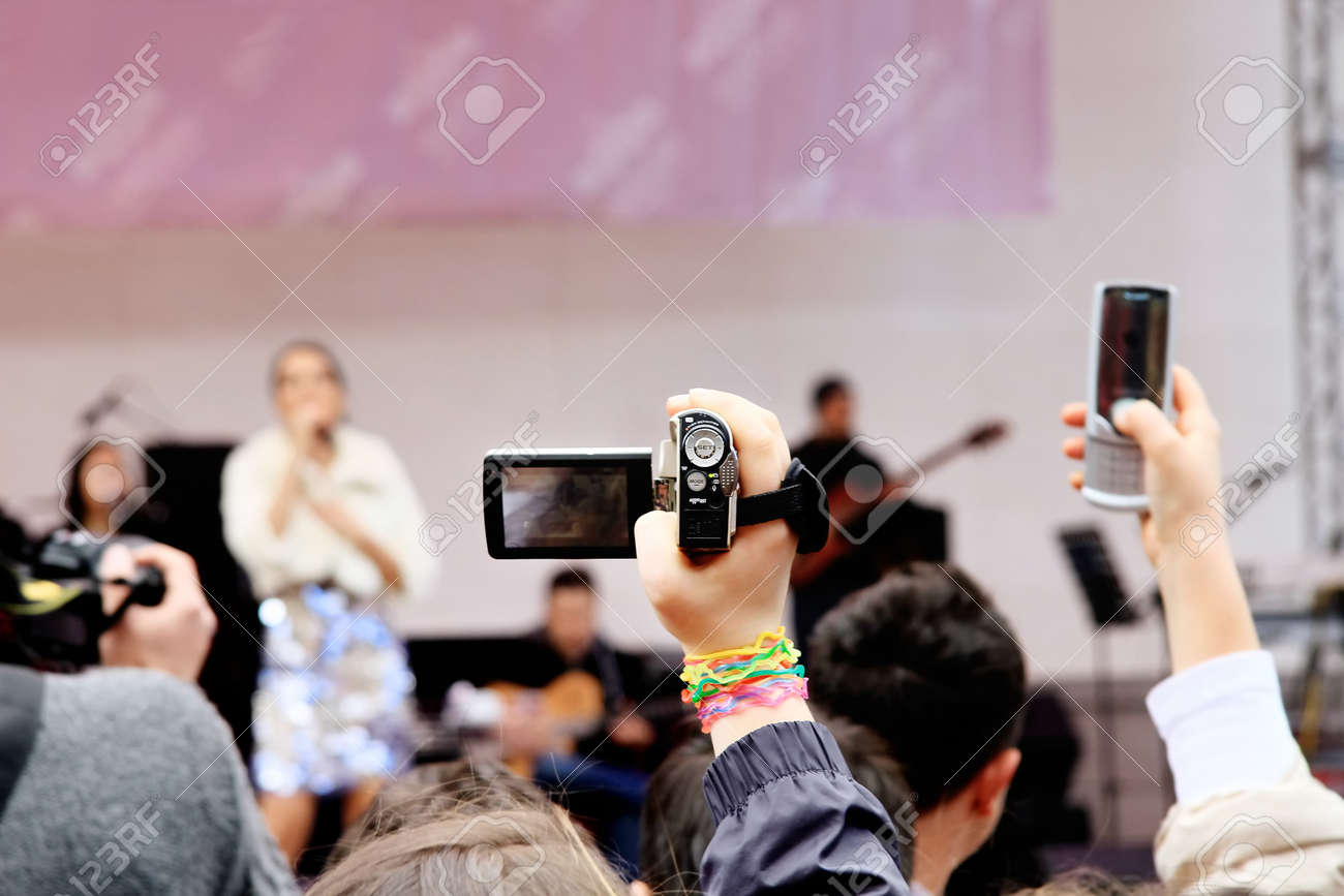ISTANBUL - APRIL 23: Crowd of music fan record the show during Bengu Erden Concert at Marmara Egitim Kurumlari on April 23, 2011 in Istanbul, Turkey. - 9420062 ISTANBUL - APRIL 23: Crowd of music fan record the show during Bengu Erden Concert at Marmara Egitim Kurumlari on April 23, 2011 in Istanbul, Turkey. - 9420062