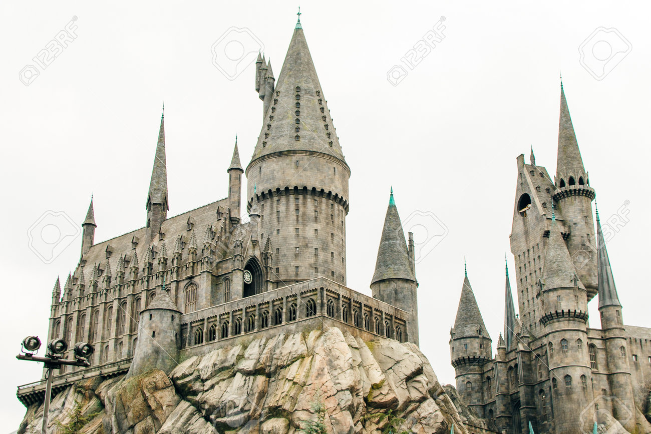 アメリカ合衆国、ロサンゼルス-2019年12月ホグワーツ城、ユニバーサルスタジオハリウッドのハリーポッターの魔法使いの世界。の写真素材・画像素材  Image 166776934