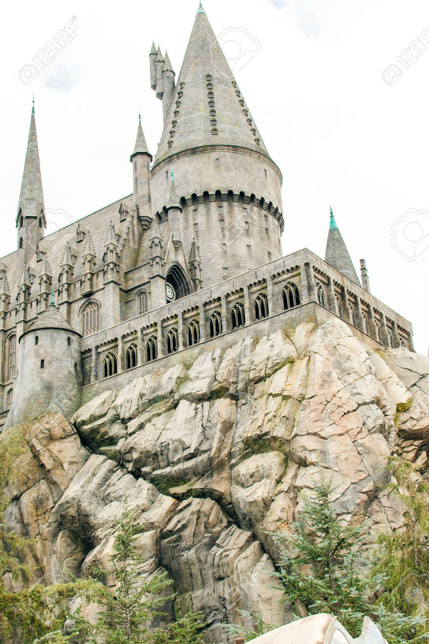 アメリカ合衆国、ロサンゼルス-2019年12月ホグワーツ城、ユニバーサルスタジオハリウッドのハリーポッターの魔法使いの世界。の写真素材・画像素材  Image 183953681