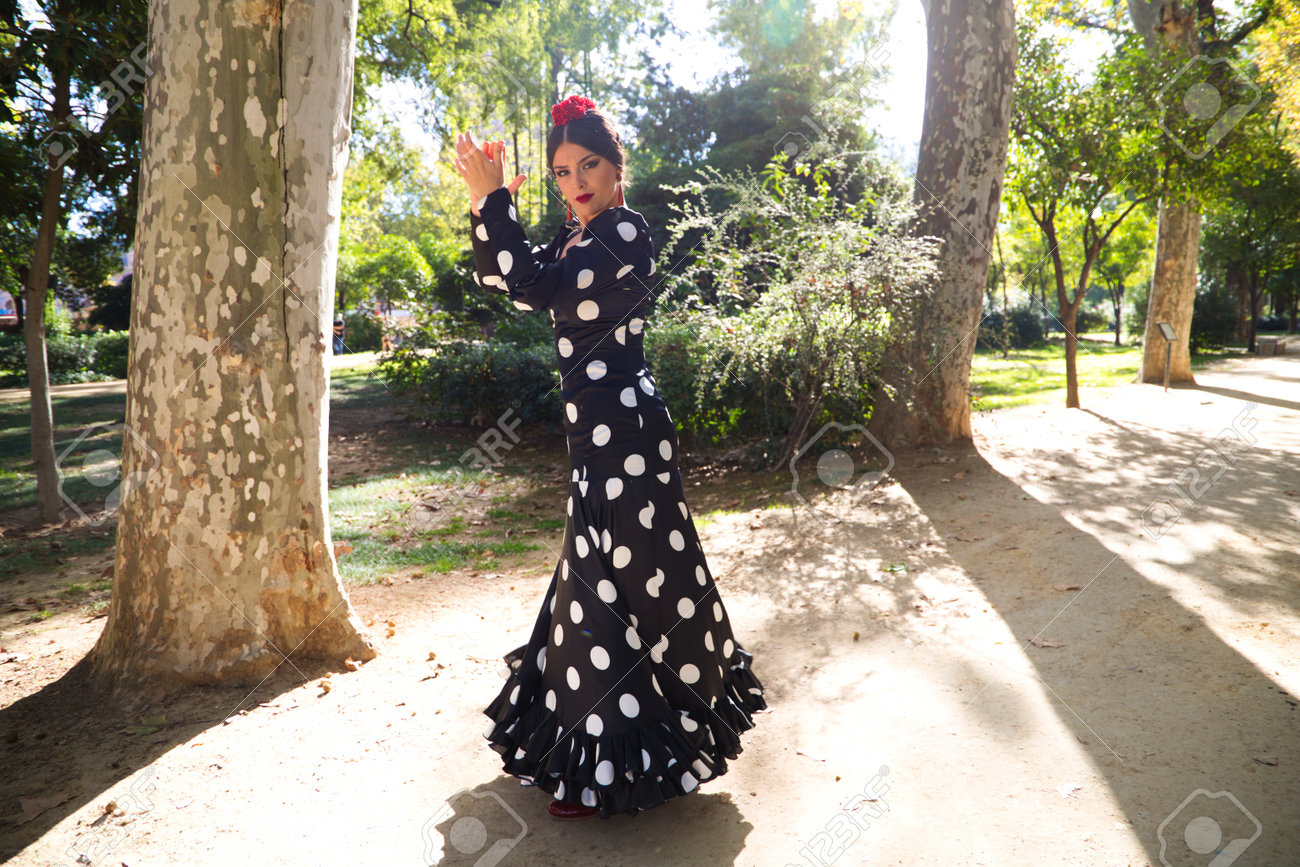 フラメンコ衣装ファルダとピキージョ ロング丈青/黒水玉 豪華ファルダ