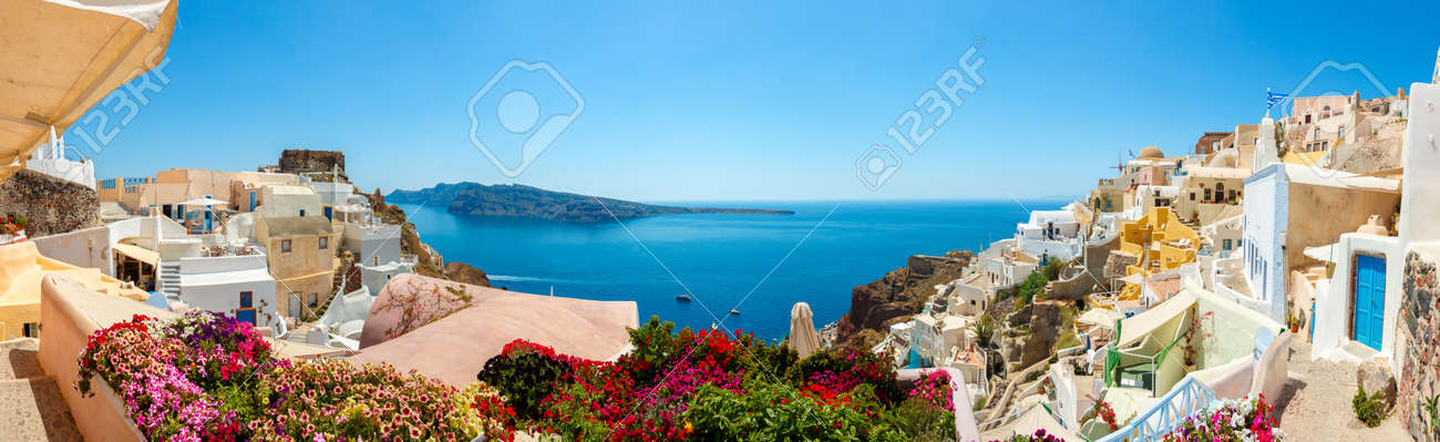 Panorama of colorful houses in Oia town, Santorini island - 43672901 Panorama of colorful houses in Oia town, Santorini island - 43672901