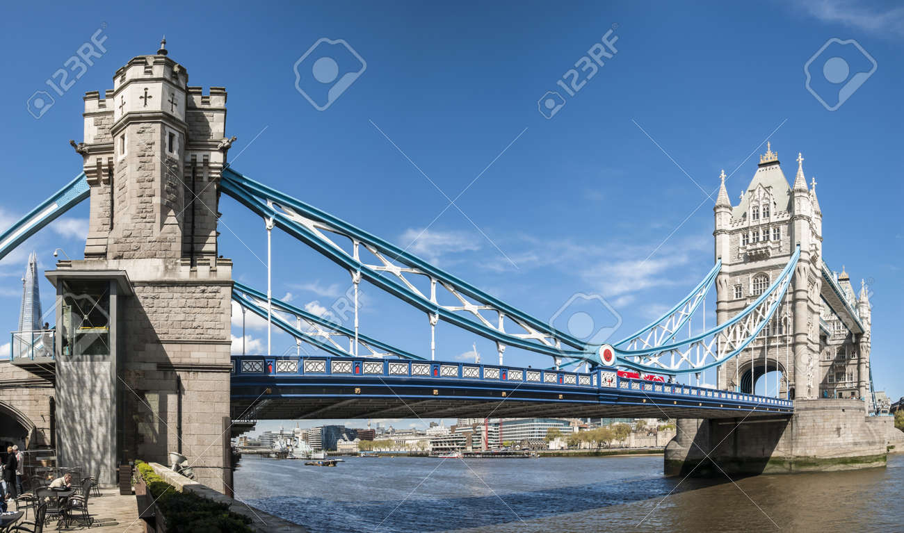 ロンドン イギリス 4 月 30 日 タワー ブリッジのパノラマ撮影 ロンドンの 12 年 4 月 30 日象徴的な橋は 14 年に竣工 の写真素材 画像素材 Image