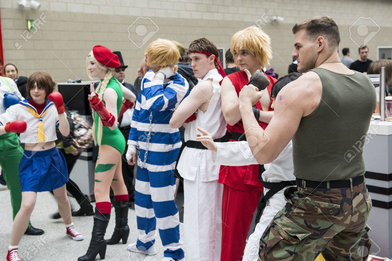 ロンドン イギリス 10 月 28 日 コスプレ ストリートファイターから文字を偽装するロンドン コミコン Mcm Expo でのカメラマンのポーズをとる ほとんどの参加者は ユーロ コスプレ選手権に出場するスーパー ヒーローの衣装でドレスアップします 12 年 10 月 28 ロンドン イギリス 10 月 28 日 コスプレ ストリートファイターから文字を偽装するロンドン コミコン Mcm Expo でのカメラマンのポーズをとる ほとんどの参加者は ユーロ コスプレ選手権に出場するスーパー ヒーローの衣装でドレスアップします 12 年 10 月 28