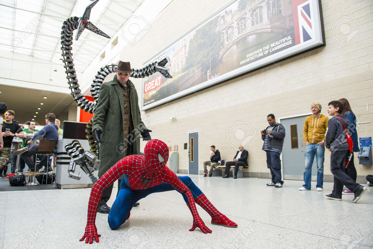 エクセル センターで MCMExpo でポーズ ロンドン、イギリス - 5