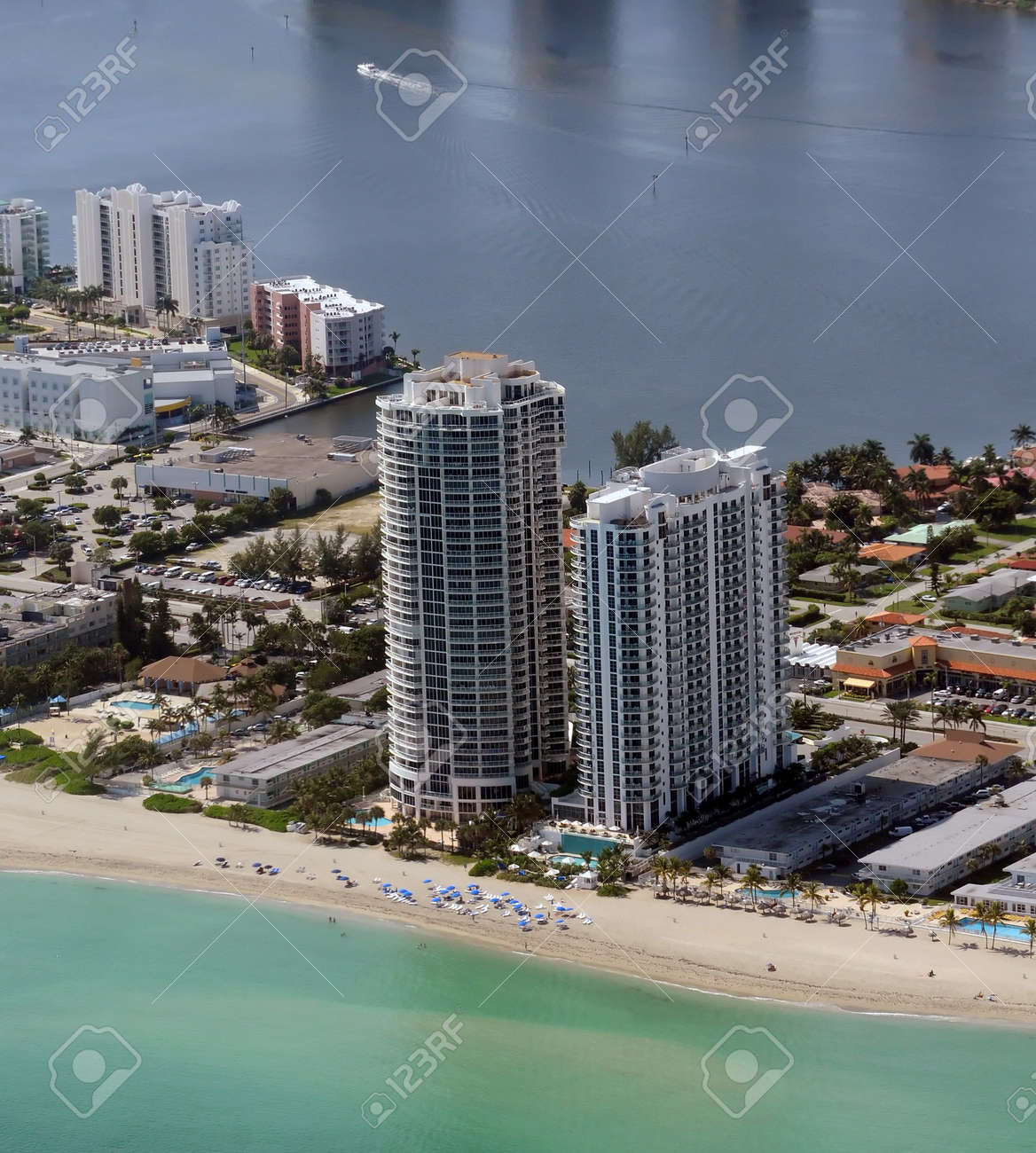 マイアミビーチ フロリダ州で高価なウォーター フロントのマンション の写真素材 画像素材 Image 0