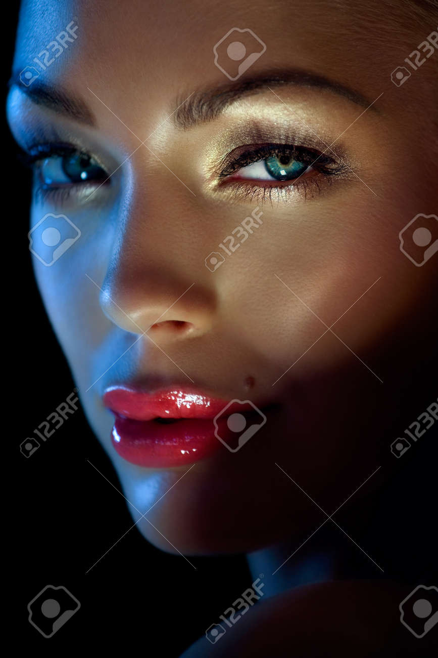 Woman with beautiful make-up. Daylight + golden reflector. - 38466056 Woman with beautiful make-up. Daylight + golden reflector. - 38466056