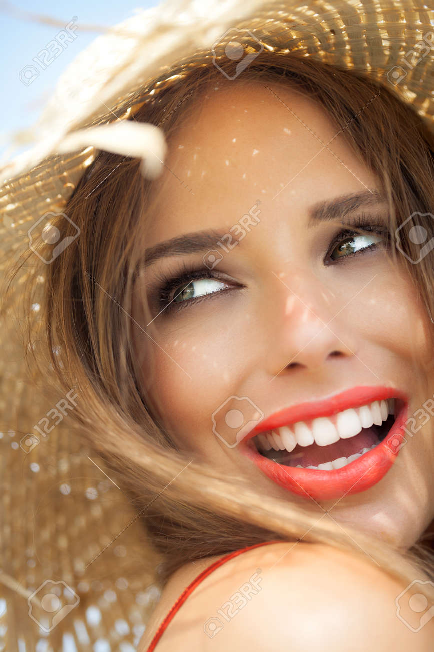 Young woman in straw hat smiling in summer outdoors. - 39840315 Young woman in straw hat smiling in summer outdoors. - 39840315