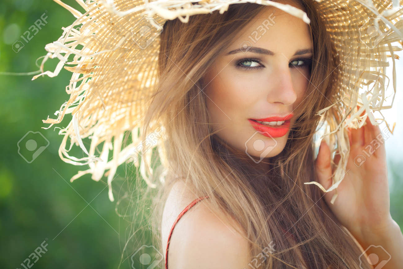Young woman in straw hat smiling in summer outdoors. - 39840316 Young woman in straw hat smiling in summer outdoors. - 39840316