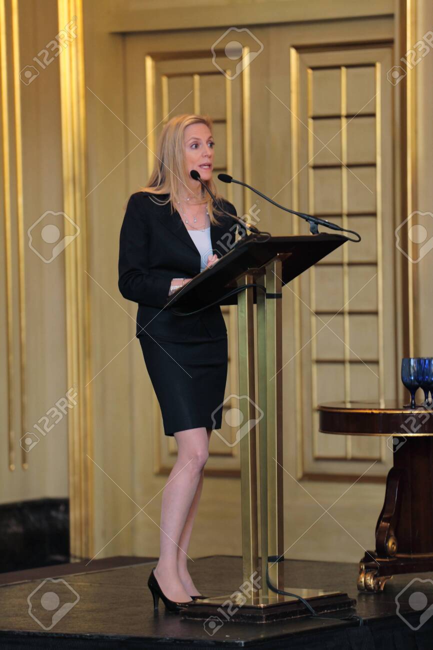 モスクワ, ロシア連邦 - 2 月 15 日: ラエルブレイナード - G20 財務大臣・中央銀行総裁代理会議で 2013 年 2 月 15 日ザ ・  リッツ ・ カールトン ホテル、モスクワ、ロシアで財務長官の下での写真素材・画像素材 Image 29852974