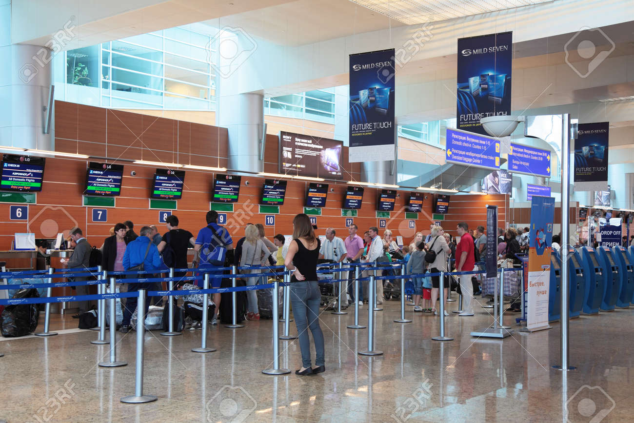 Стойки регистрации. Как найти стойку регистрации. Домодедово стойка нордстар в домодедово. Регистрация в аэропорту. Аэропорт сочи стойка регистрации.