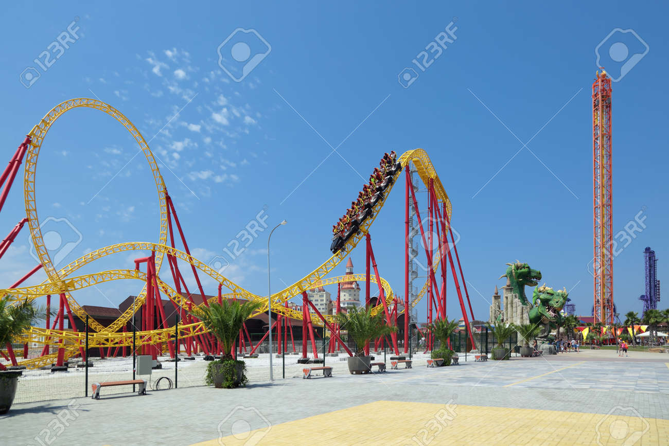 ソチ ロシア連邦クラスノダール地方 15 年 7 月 31 日 ソチ公園 市魅力コースター遊園地テーマパーク の写真素材 画像素材 Image