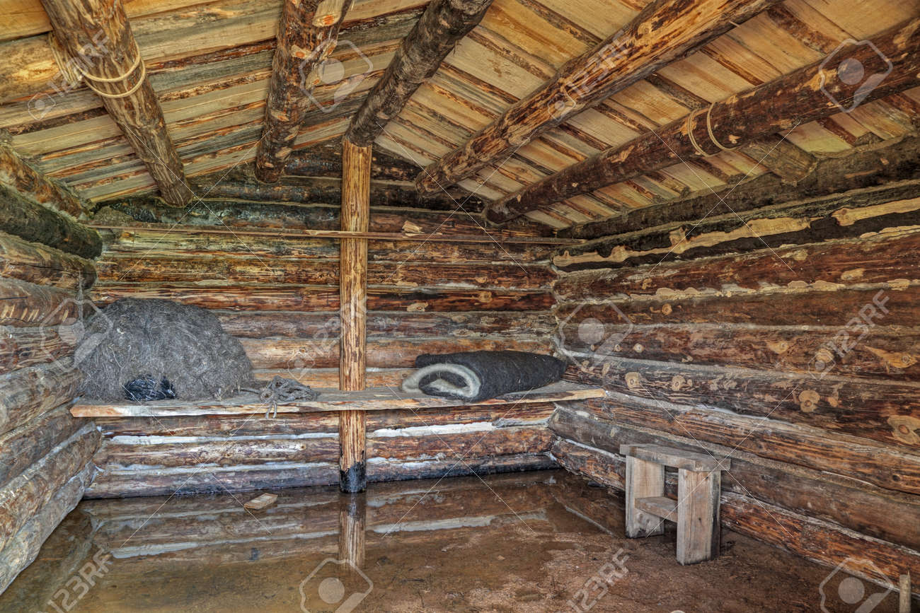 Деревенская баня. Блиндаж внутри. Блиндажи в дорогобужском районе. Фортификационные сооружения блиндаж. Баня по черному.