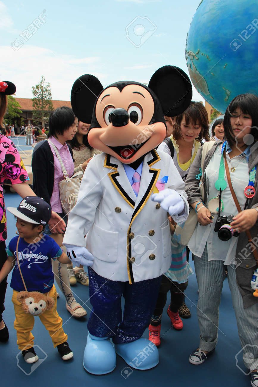 東京 日本 13 年 5 月 29 日 ミッキー マウス ウォルト ディズニー カンパニーの公式マスコットは東京ディズニーシーのグリーティングの観光客です の写真素材 画像素材 Image 東京 日本 13 年 5 月 29 日 ミッキー マウス ウォルト ディズニー カンパニーの公式マスコットは東京ディズニーシーのグリーティングの観光客です の写真素材 画像素材 Image