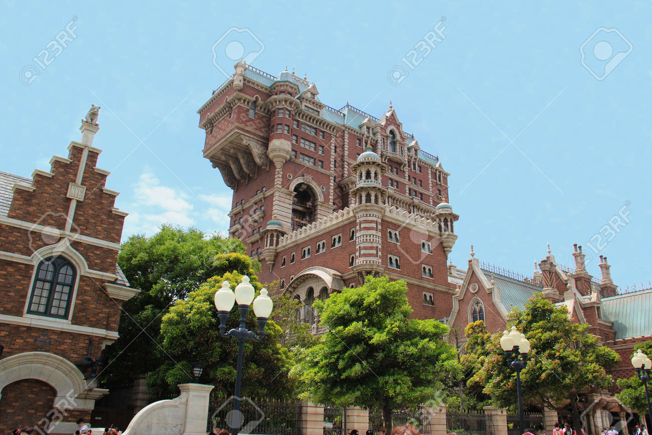 東京 日本 13 年 5 月 29 日 ミステリー ゾーン恐怖タワー東京ディズニーシー アメリカンウォーター フロントにある加速ドロップ タワーの暗い乗車で行われて架空のホテル ハイタワー の写真素材 画像素材 Image
