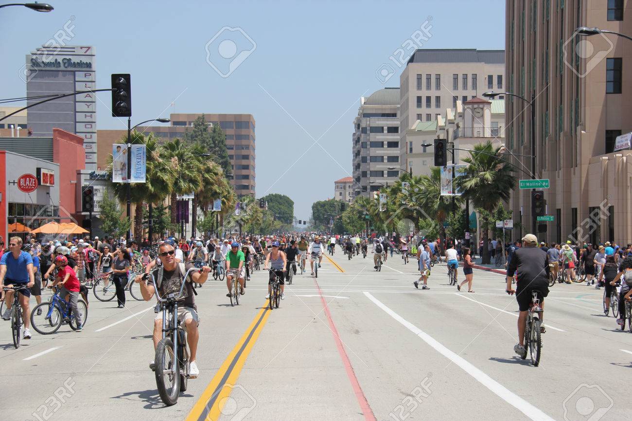 Pasadena Kalifornien Usa 31 Mai 2015 Ciclavia Ist Eine Veranstaltung In Los Angeles Wo Strassen Sind Kraftfahrzeuge Geschlossen Und Offen Fur Die Offentlichkeit Zu Fuss Fahrrad Und Skate Durch Die Offenen
