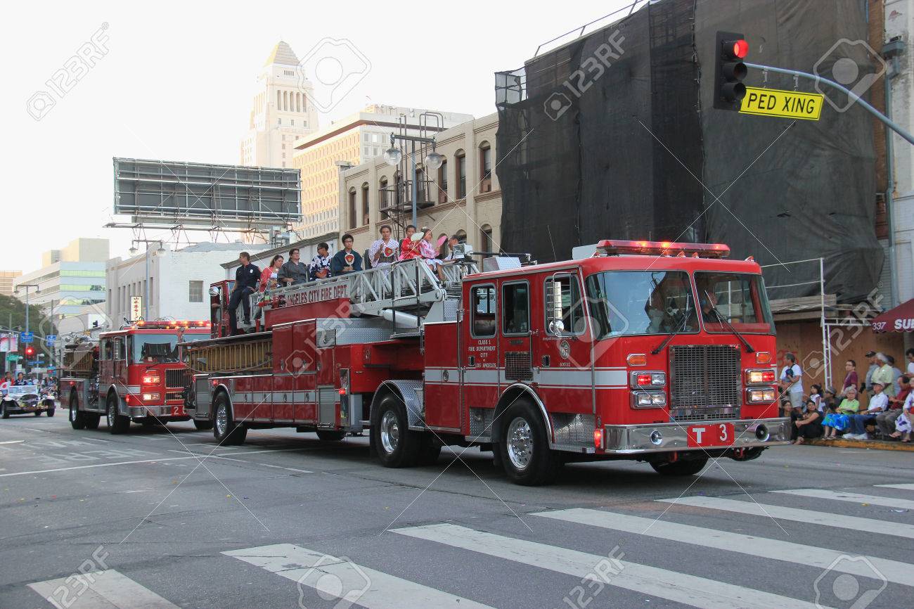 ロサンゼルス カリフォルニア アメリカ合衆国 2015 年 8 月 16 日 ロサンゼルス消防局 アメリカ合衆国で 3 番目に大きい市消防本部結合二世週日本祭 2015年ロサンゼルス ダウンタウンのリトル東京で の写真素材 画像素材 Image 45210196