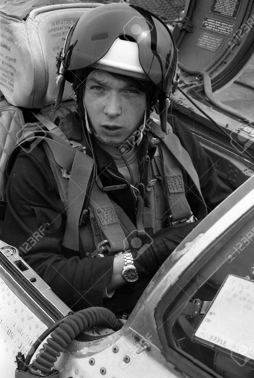 ソビエト連邦 - 1976 年頃: パイロット、彼の名前はコックピット
