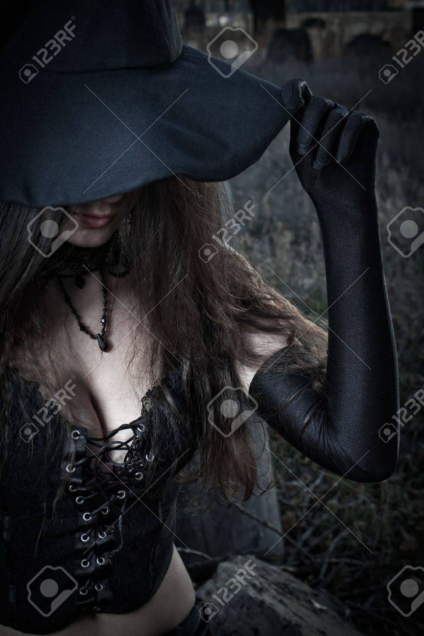 Центре сексуальные ведьмы фото молодой профессор seksualnie-vedmi-foto