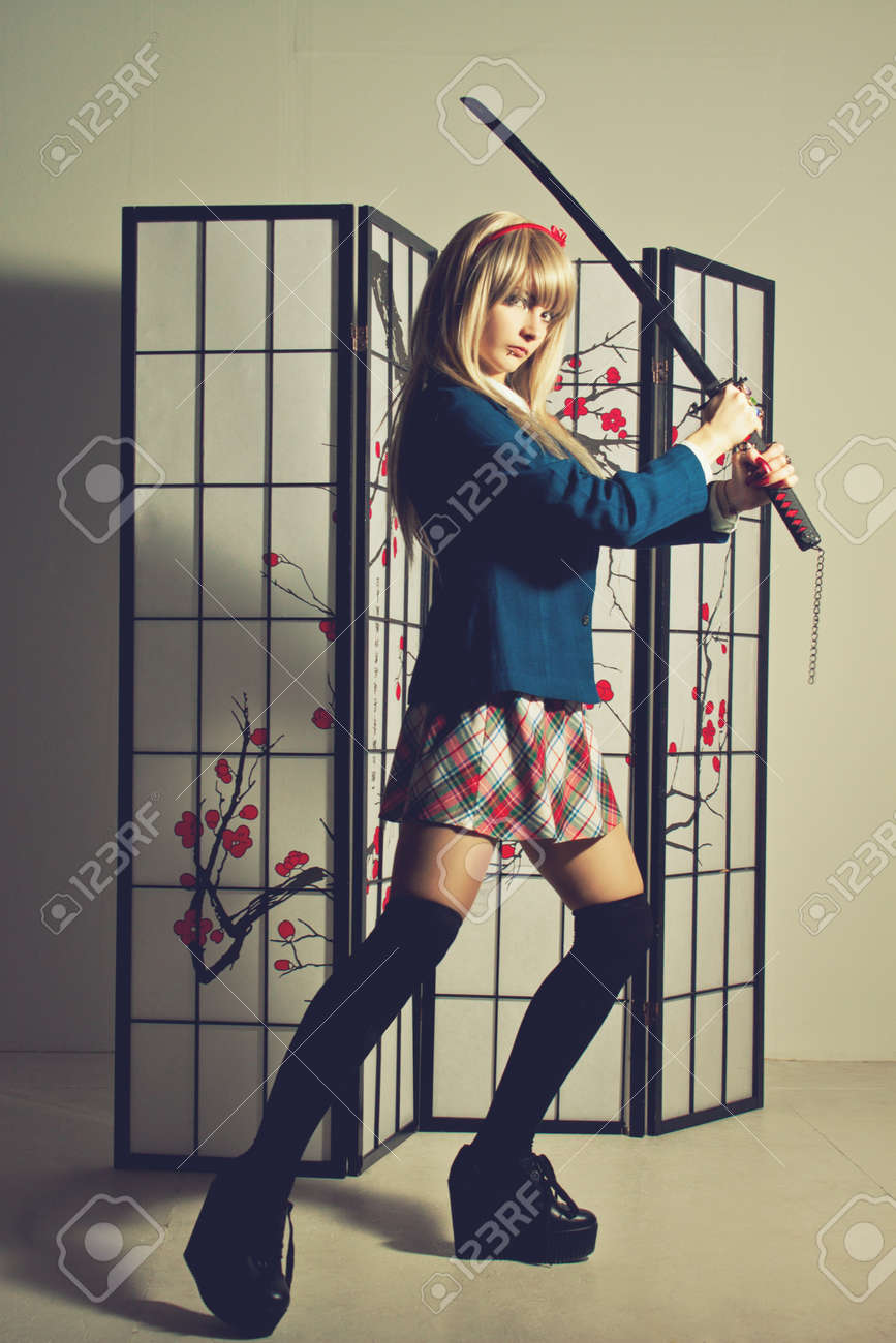 日本語画面上の刀ポーズ若い女子高生 の写真素材 画像素材 Image 日本語画面上の刀ポーズ若い女子高生 の写真素材 画像素材 Image