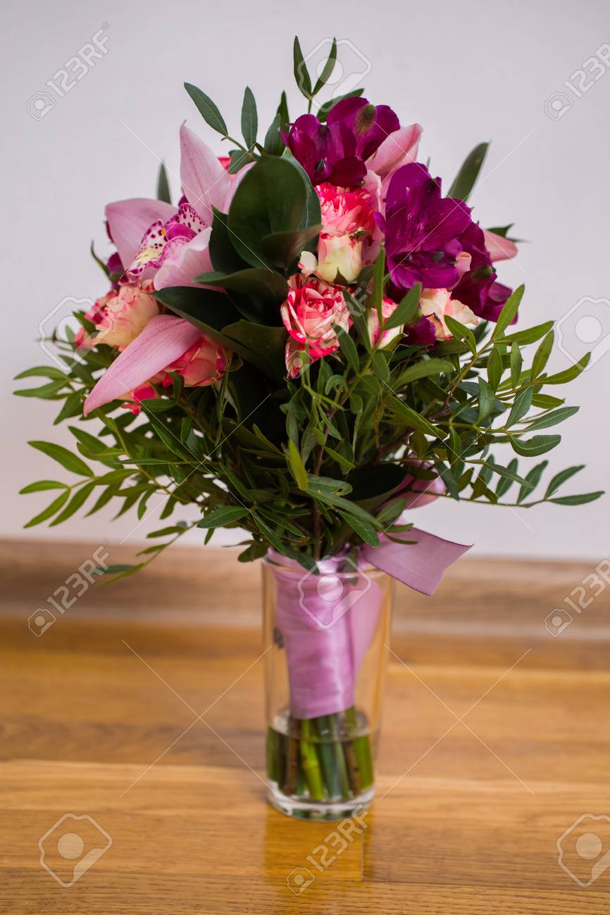 Fleurs De Mariage Bouquet De Mariage De Pêche Rouge Et Rose Roses Jaunes Et Bleu Violet Orchidée Pourpre Bouquet De Bleu Pourpre Fleurs Pourpres