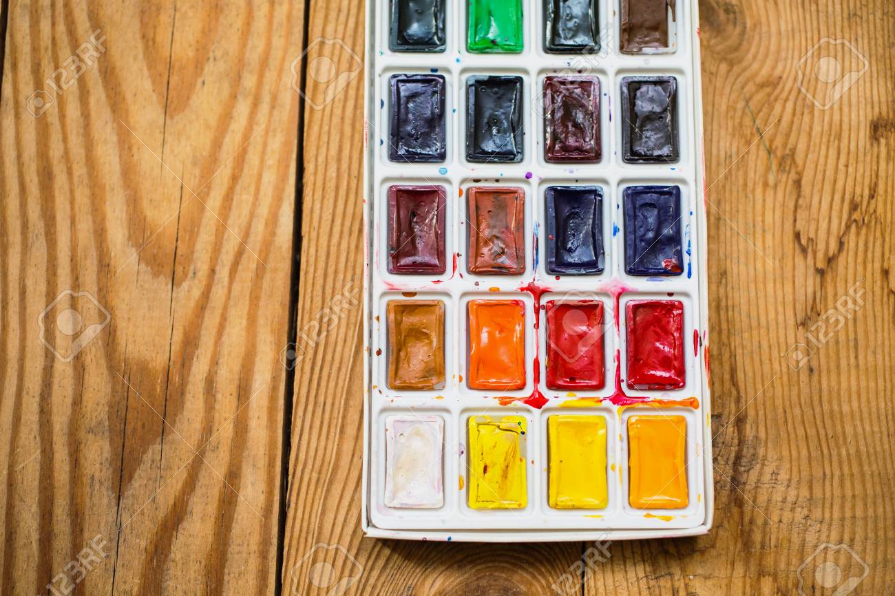 Altas Pinturas De Acuarela Sobre Fondo De Madera Acuarela Solida