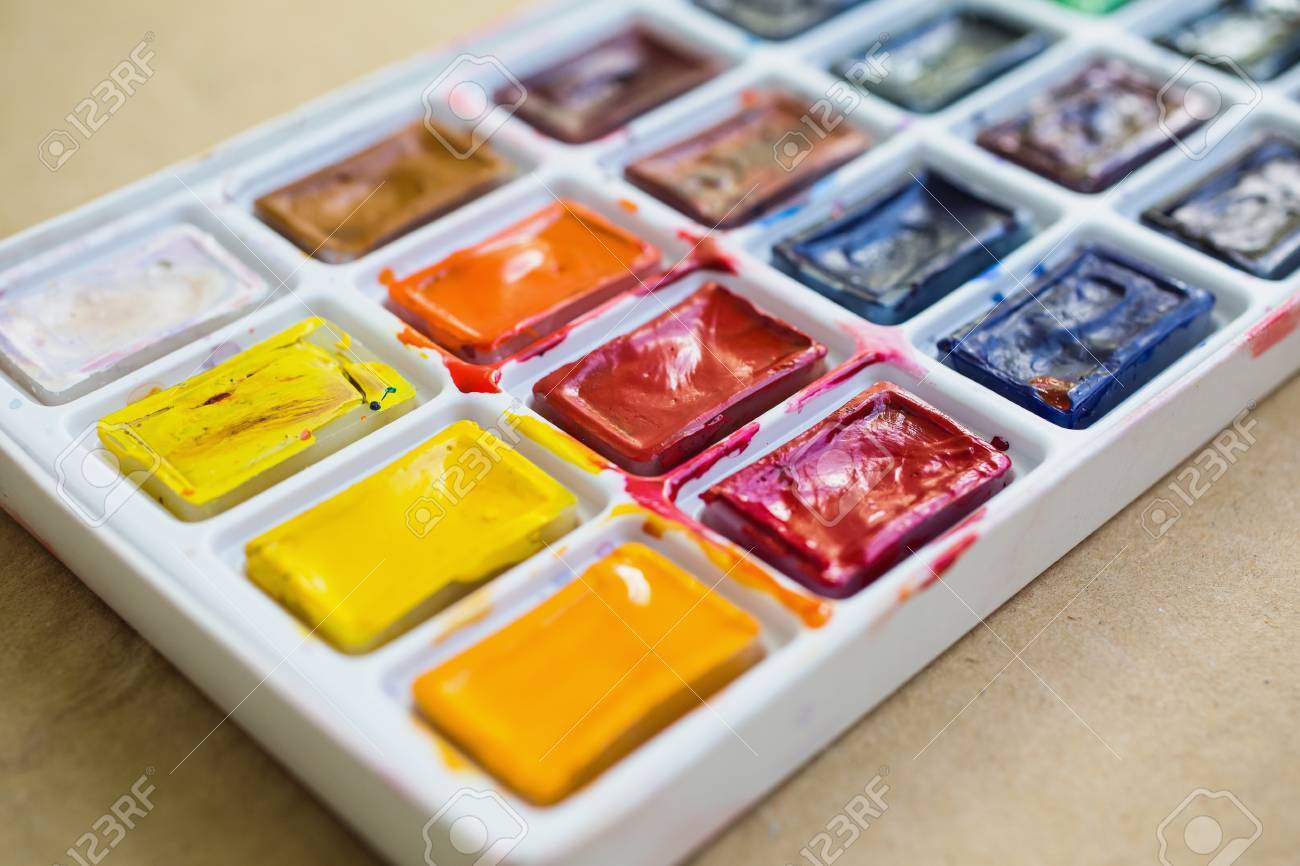 warme farben malerei, solide aquarell-fliesen in den kalten und warmen farben auf einem, Innenarchitektur