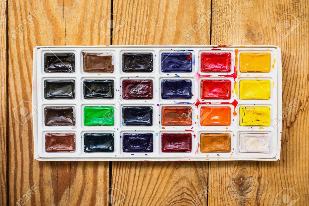 warme farben malerei, solide aquarell-fliesen in den kalten und warmen farben auf einem, Innenarchitektur