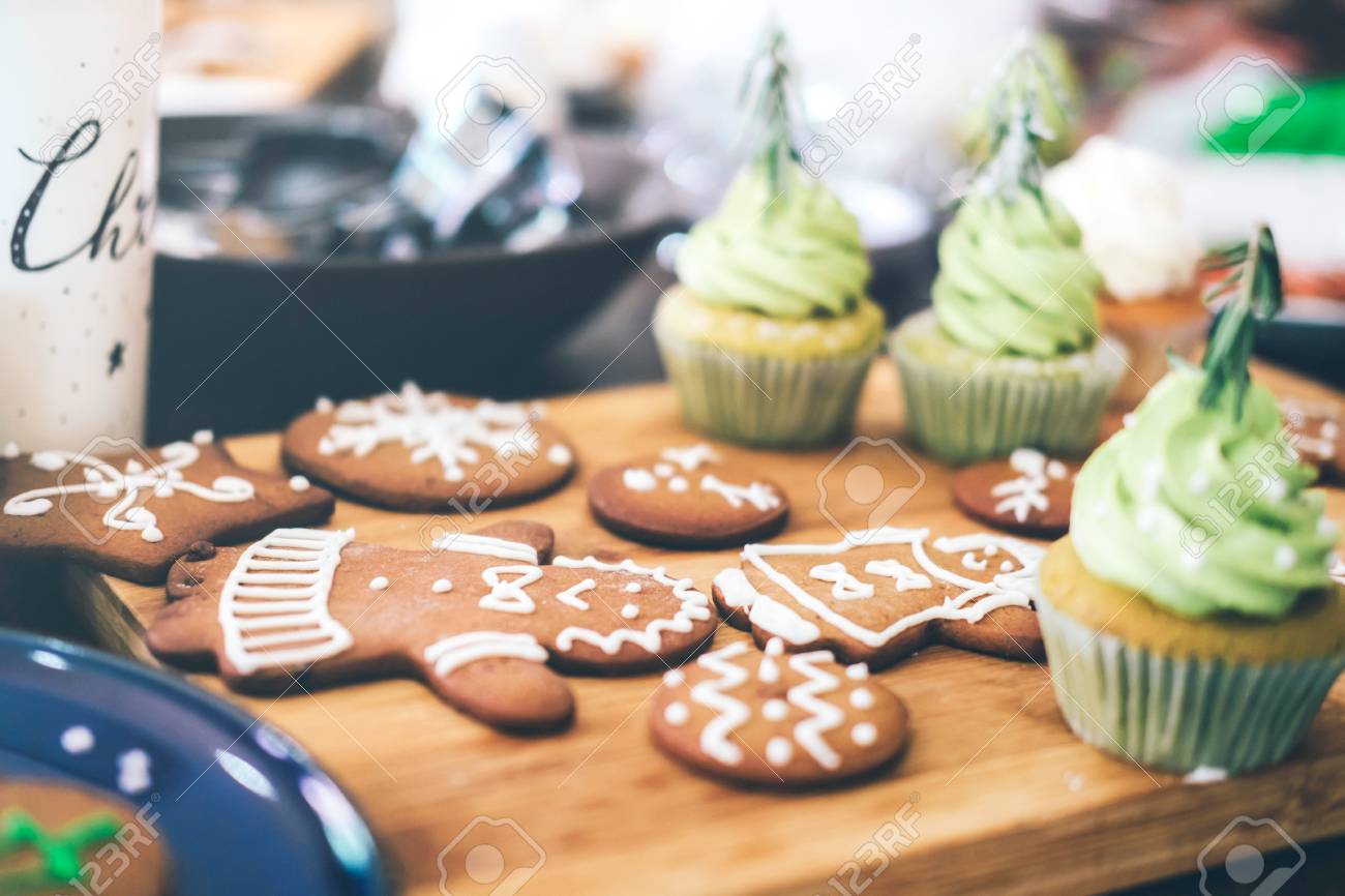 Biscotti Di Natale E Cupcakes Natalizi.Immagini Stock Cibo Fatto In Casa Biscotti Di Panpepato Di Natale Panificio Natalizio Concetto Di Tradizione Di Natale E Capodanno Image 91858563