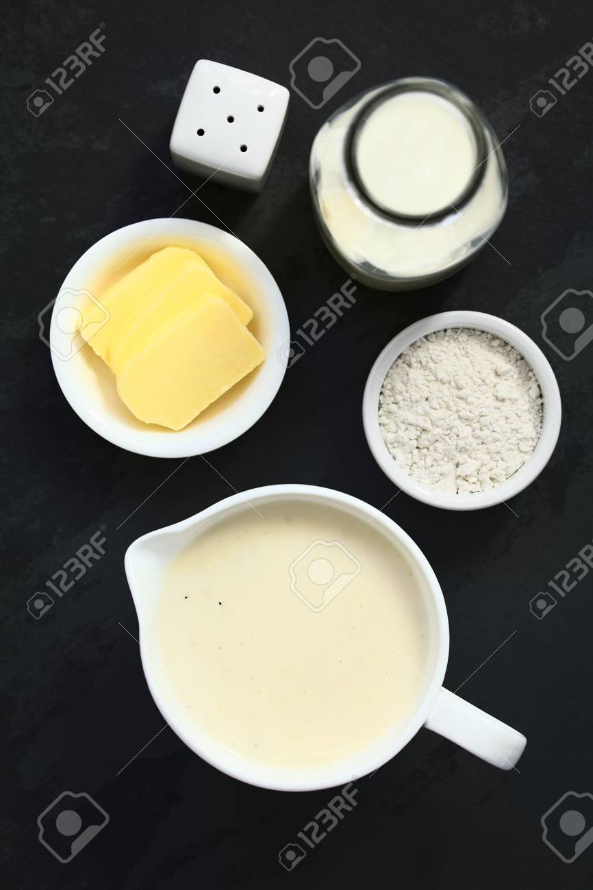 Bechamel Francais Maison Ou Sauce Blanche Servi En Sauce Avec Des