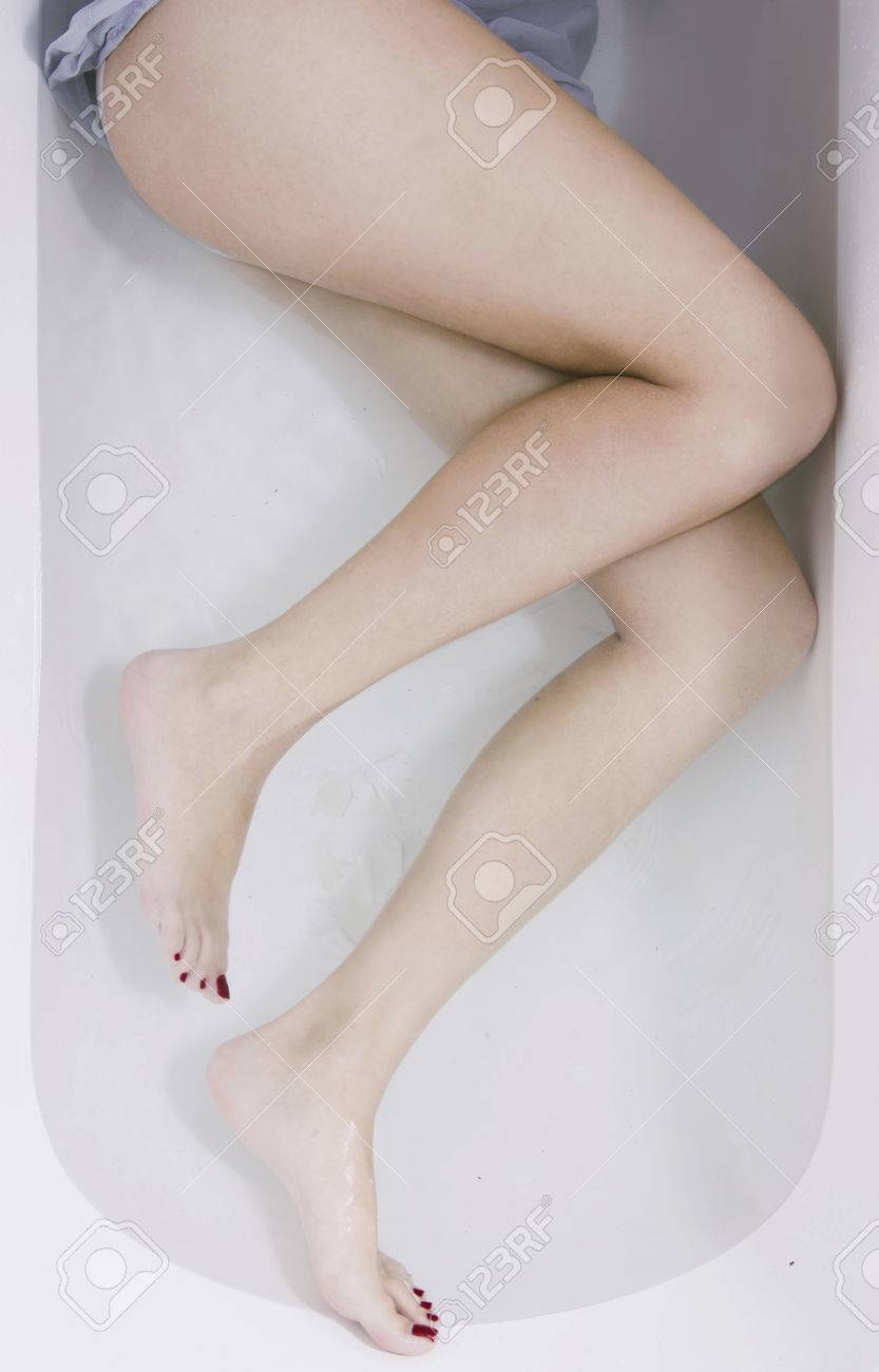 попа в ванной