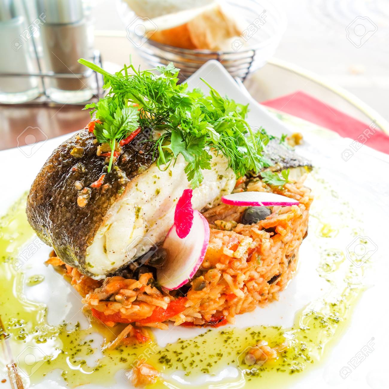 サーモンのグリルとトマトとサーモンと米フランス料理料理 の写真素材 画像素材 Image サーモンのグリルとトマトとサーモンと米フランス料理料理 の写真素材 画像素材 Image