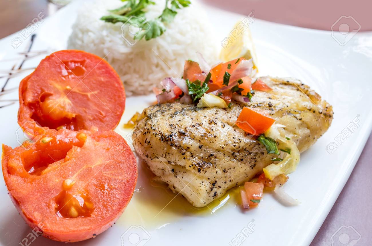 サーモンのグリルとトマトとサーモンと米フランス料理料理 の写真素材 画像素材 Image サーモンのグリルとトマトとサーモンと米フランス料理料理 の写真素材 画像素材 Image