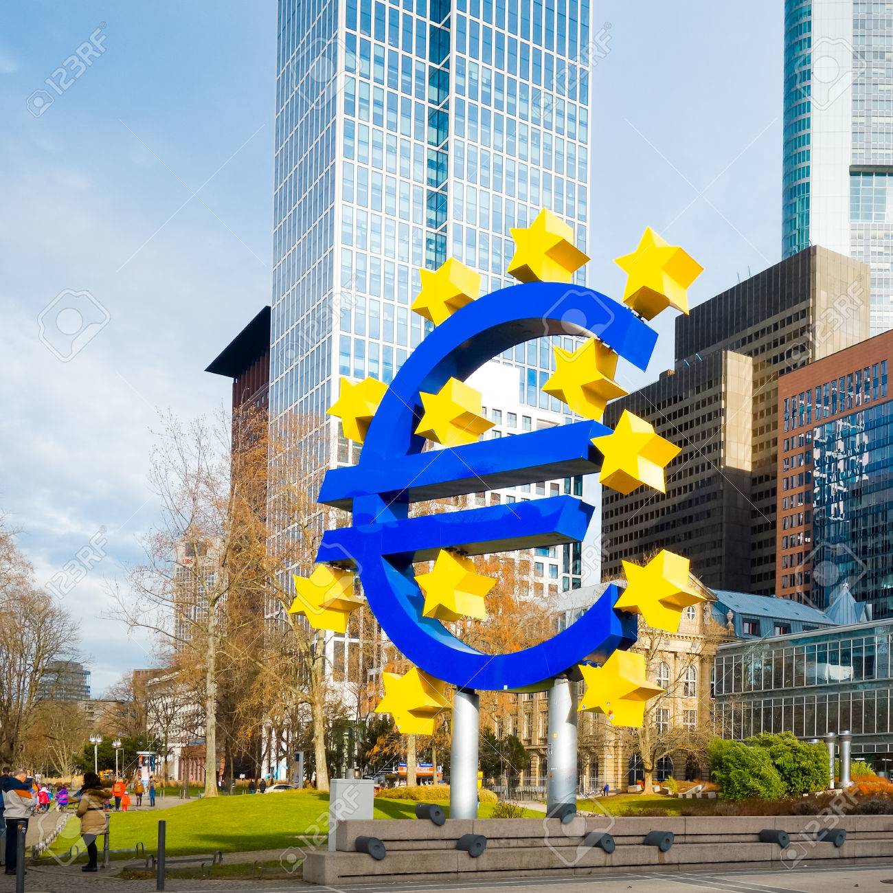 フランクフルト ドイツ 1 月 27 日 ユーロ通貨記号 欧州中央銀行 Ecb ユーロのための中央銀行は ユーロ圏の金融政策を管理する 16 年 1 月 27 日 ドイツのフランクフルトに の写真素材 画像素材 Image フランクフルト ドイツ 1 月 27 日 ユーロ通貨記号 欧州中央銀行 Ecb ユーロのための中央銀行は ユーロ圏の金融政策を管理する 16 年 1 月 27 日 ドイツのフランクフルトに の写真素材 画像素材 Image