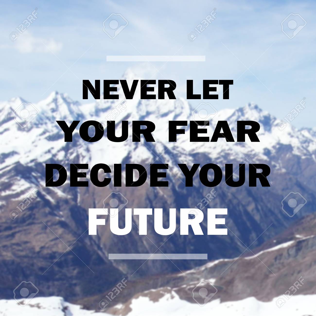 Citation Inspirante Ne Laissez Jamais Votre Peur Decider De Votre Avenir Sur Fond De Montagne De Neige Floue Banque D Images Et Photos Libres De Droits Image