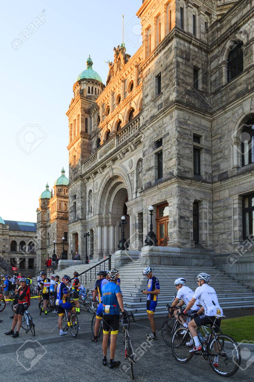 ビクトリア カナダ 8 月 21 日 16 自転車のすべての年齢や性別 開始時ライン ツアー デ ビクトリア 140 90 ワールド クラスのサイクリング コースと息を呑む風景 45 Km のルート 公共のイベント の写真素材 画像素材 Image