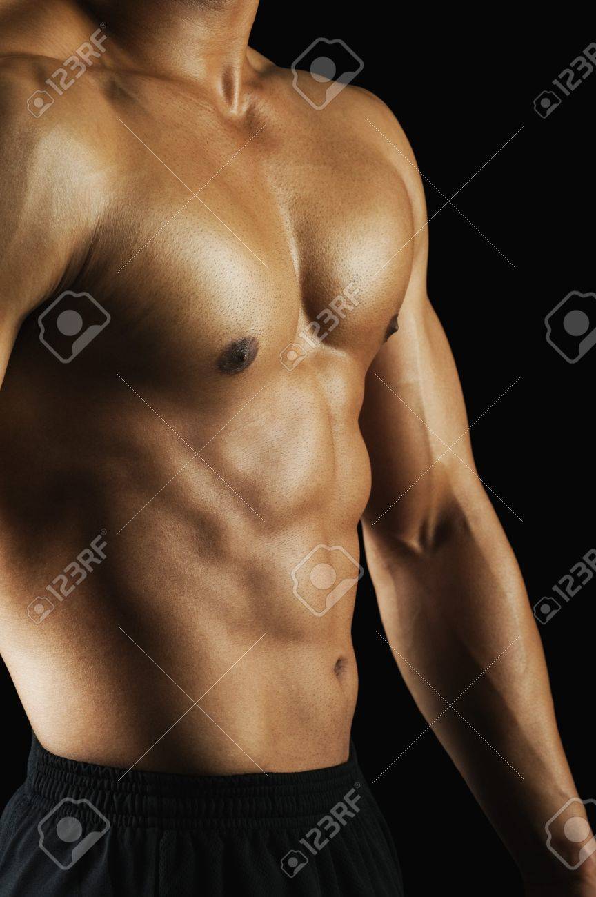 彼の腹筋を示す筋肉男の半ばの断面図 の写真素材 画像素材 Image 彼の腹筋を示す筋肉男の半ばの断面図 の写真素材 画像素材 Image